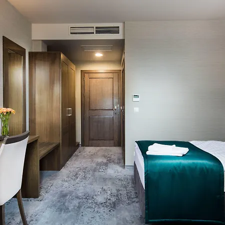 Szary Szálloda Michałowice