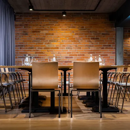 Szary Szálloda Michałowice